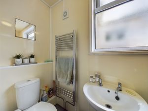 toilet - click for photo gallery